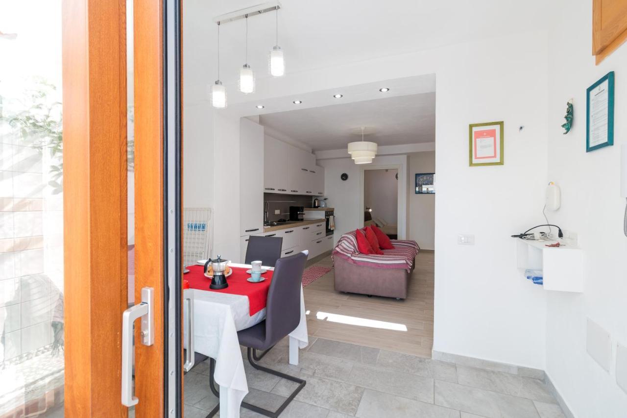 Purple Flower Suite Apartment Cala Gonone Exteriör bild