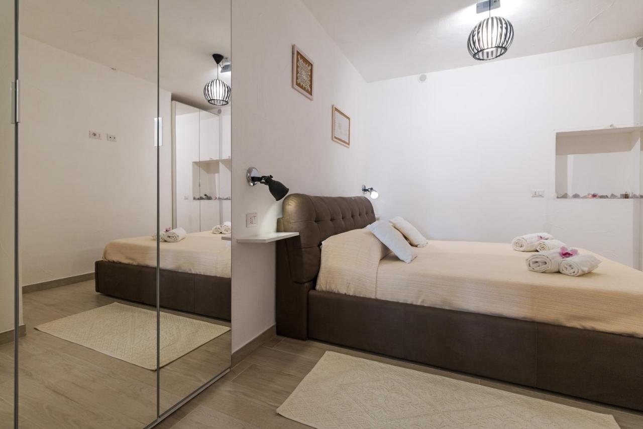 Purple Flower Suite Apartment Cala Gonone Exteriör bild