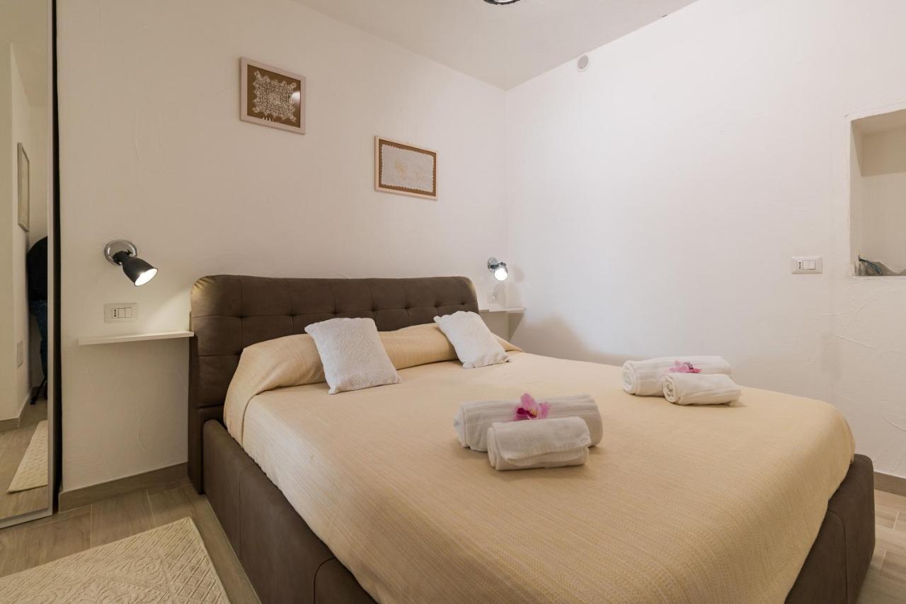 Purple Flower Suite Apartment Cala Gonone Exteriör bild