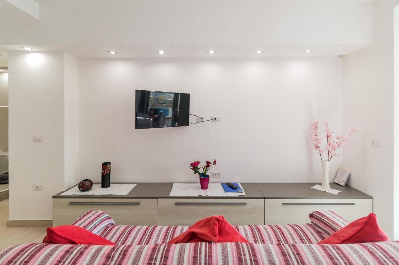 Purple Flower Suite Apartment Cala Gonone Exteriör bild