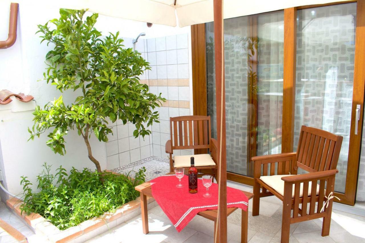 Purple Flower Suite Apartment Cala Gonone Exteriör bild